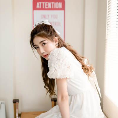 Sasi Ngiunwan Barbie Doll Smile