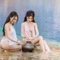 2 cô gái sexy - quyến rũ trong thung thũng với yếm 101