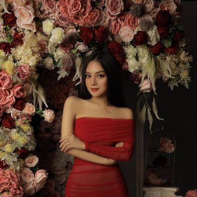 Cô gái xinh đẹp và Hoa 14