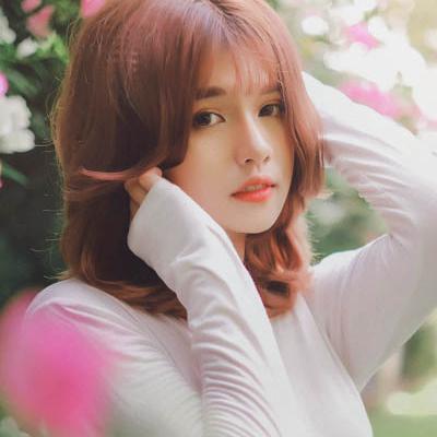 Gái xinh với Hoa Giấy 16